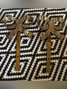 Vintage Brass Bow Wall Hooks - Decorative Gold Tone Home Wall Decor